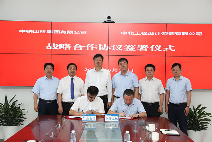 1531219026169031703.jpg 合影站.jpg